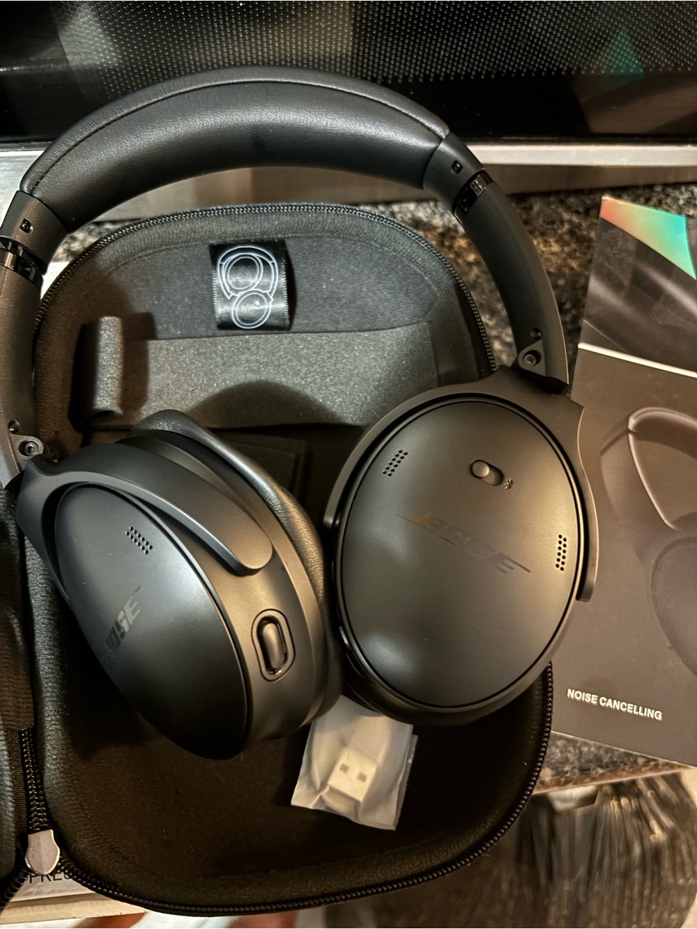 Bose QuietComfort Over-Ear Headphones - Black - Picture 3 of 4